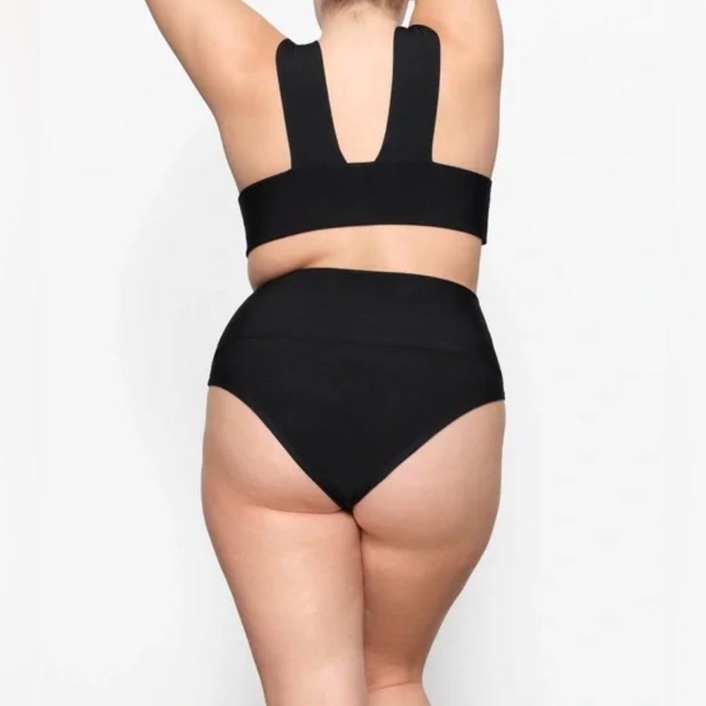 SKIMS High Waist Swim Bottom in Onyx - Picture 4 of 7